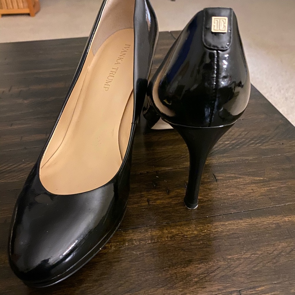 Ivanka Trump black heels